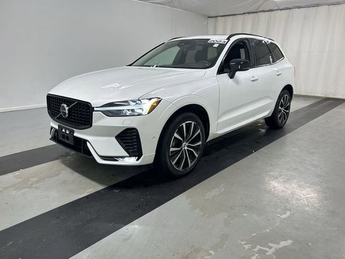 Used 2023 Volvo XC60 B5 Plus w/ Climate Package AWD/4WD image 4