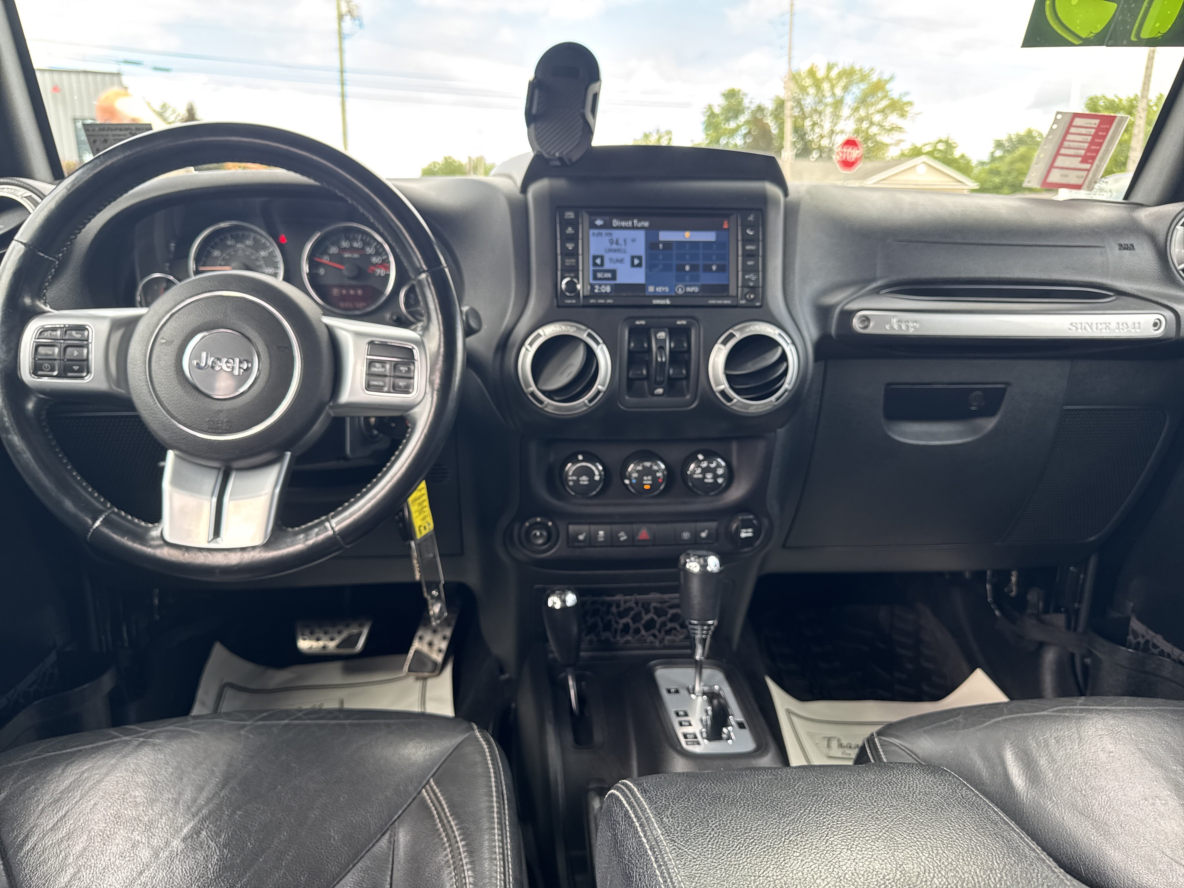 Used 2015 Jeep Wrangler Unlimited Rubicon AWD/4WD image 14