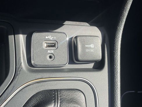 Used 2021 Jeep Cherokee Latitude Plus w/ Sun & Sound Group FWD image 20