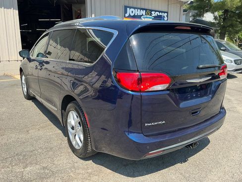 Used 2017 Chrysler Pacifica Touring-L Plus w/ Advanced Safetytec Group FWD image 5