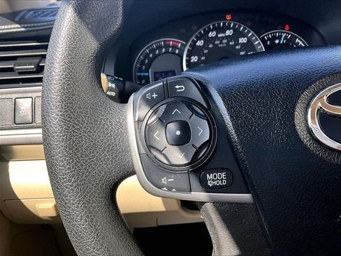 Used 2012 Toyota Camry LE FWD image 17
