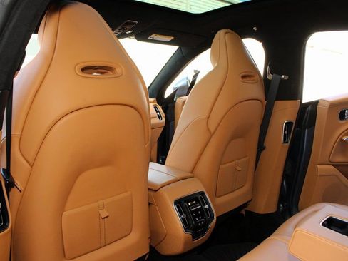 Used 2021 Aston Martin DBX image 25