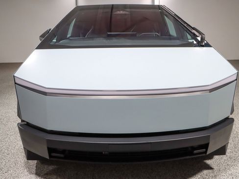 Used 2024 Tesla Cybertruck AWD Crew Cab image 4