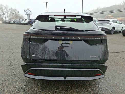 Used 2023 Nissan Ariya FWD image 6