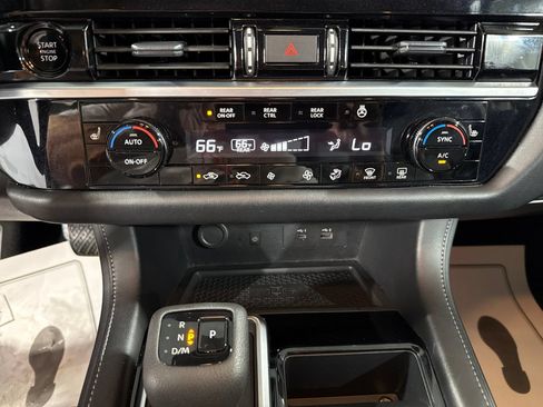 Used 2025 Nissan Pathfinder SL AWD/4WD image 33