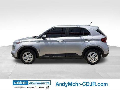 Used 2023 Hyundai Venue SE w/ Cargo Package FWD image 4