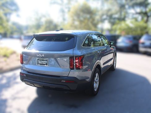 Certified 2023 Kia Sorento LX FWD image 12