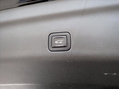 Used 2023 Chevrolet Tahoe Z71 w/ Luxury Package image 10