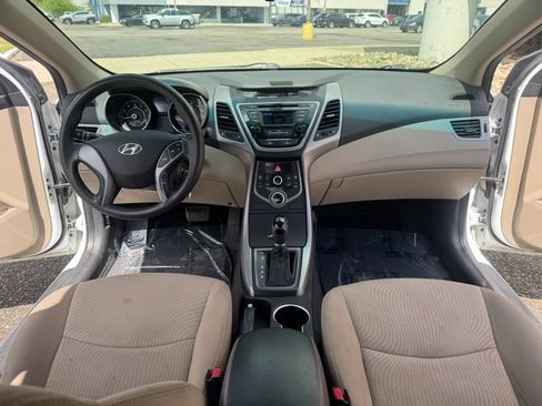 Used 2016 Hyundai Elantra SE FWD image 19