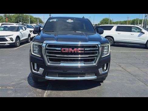 Used 2023 GMC Yukon SLT AWD/4WD image 3