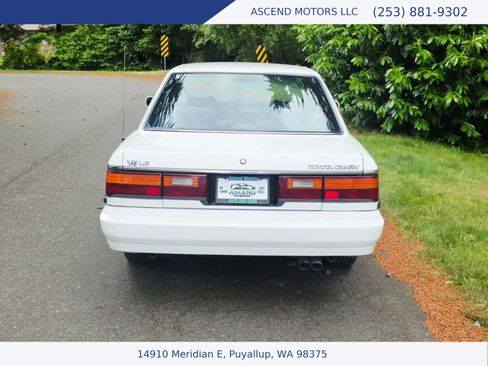 Used 1990 Toyota Camry LE FWD image 4