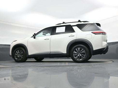 Used 2022 Nissan Pathfinder SV image 43