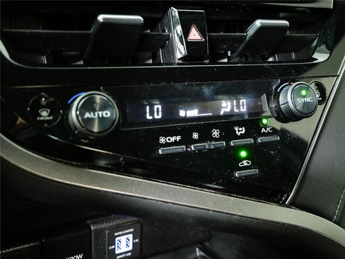 Used 2022 Toyota Camry LE FWD image 15