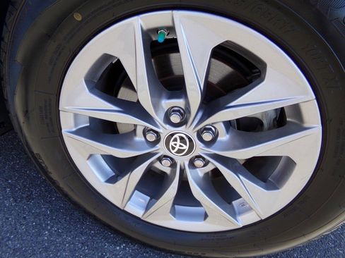 Used 2022 Toyota Sienna XLE image 30