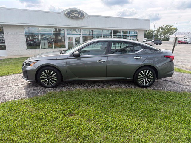 Used 2024 Nissan Altima 2.5 SV FWD image 5