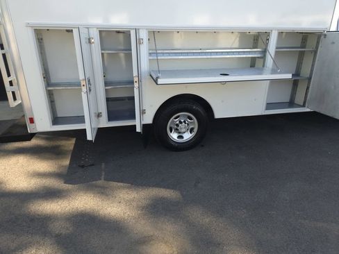 Used 2019 Chevrolet Express 3500 image 8