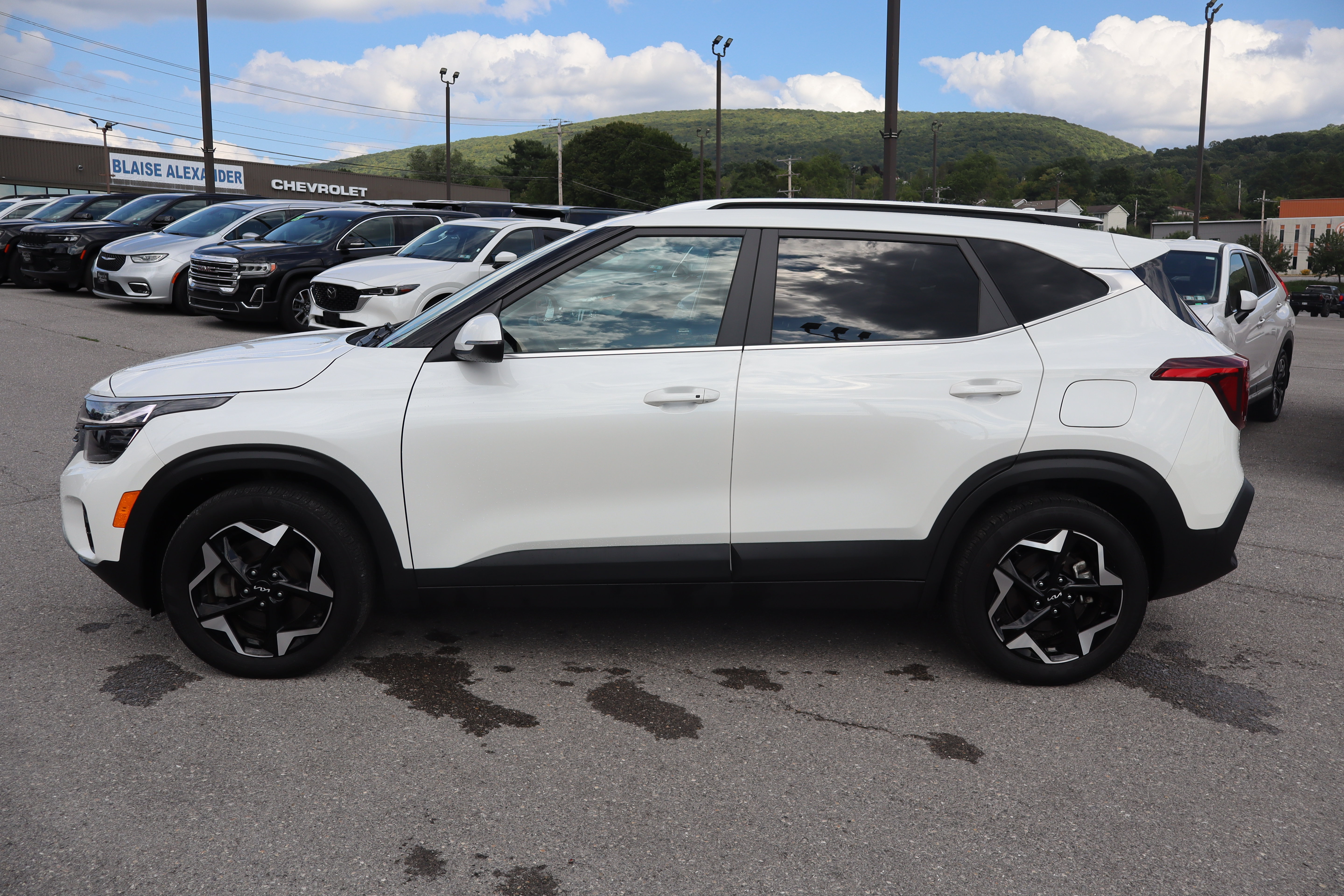 Used 2024 Kia Seltos EX AWD/4WD image 7