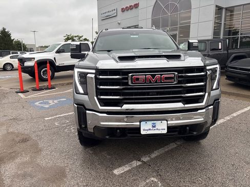 Used 2025 GMC Sierra 2500 SLT w/ SLT Convenience Package AWD/4WD image 9
