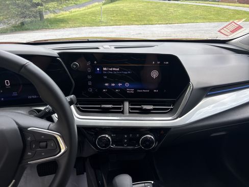 Used 2024 Chevrolet Trax LT w/ Driver Confidence Package FWD image 46