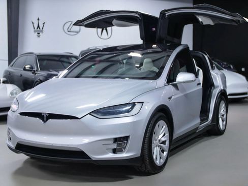 Used 2017 Tesla Model X 90D image 11