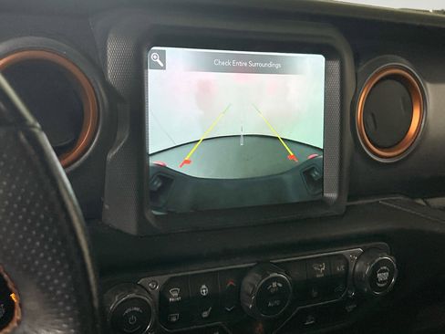 Used 2022 Jeep Gladiator Mojave w/ Cold Weather Group image 14