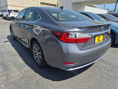 Used 2016 Lexus ES 300h w/ Luxury Package w/Wood Trim FWD image 5
