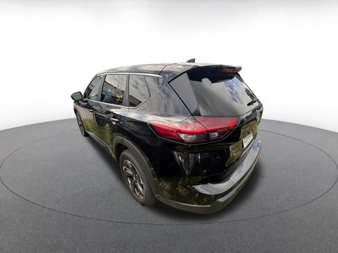 Used 2025 Nissan Rogue SV FWD image 8