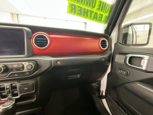 Used 2023 Jeep Gladiator Rubicon w/ Cold Weather Group AWD/4WD image 11