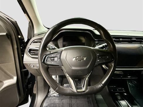 Used 2023 Chevrolet Bolt EUV LT w/ Convenience Package image 11