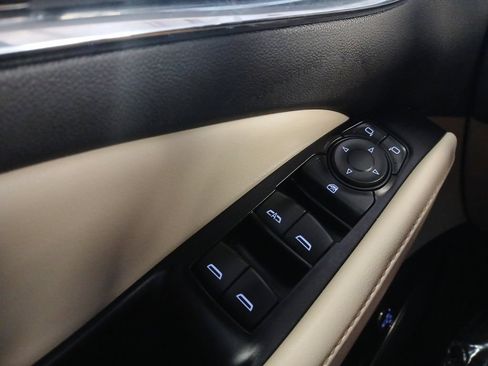 Used 2018 Buick Enclave Essence FWD image 33