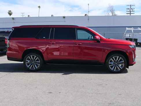 Used 2022 Cadillac Escalade ESV Sport image 3