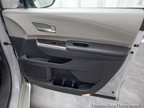 Used 2021 Toyota Sienna XLE w/ XLE Plus Package AWD/4WD image 27