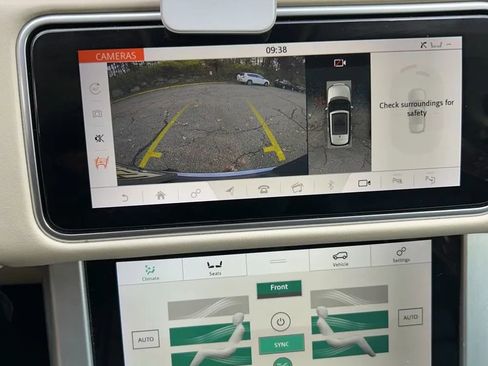 Used 2020 Land Rover Range Rover HSE image 25