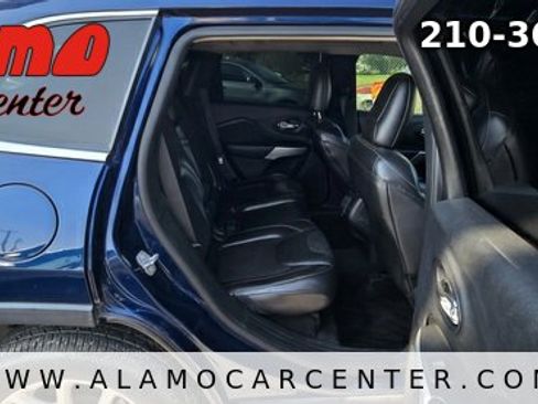 Used 2018 Jeep Cherokee Latitude Plus w/ Comfort/Convenience Group image 22