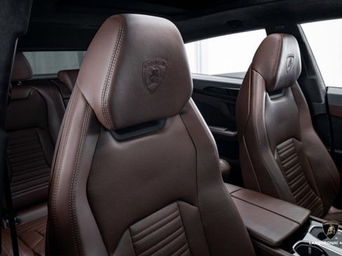 Used 2025 Lamborghini Urus SE image 41