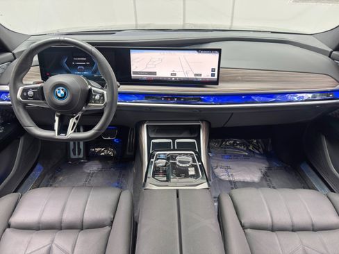 Used 2023 BMW i7 xDrive60 w/ Executive Package 2 AWD/4WD image 14