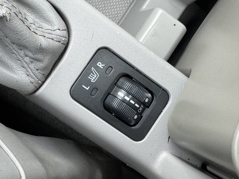 Used 2010 Subaru Forester 2.5X Premium image 34