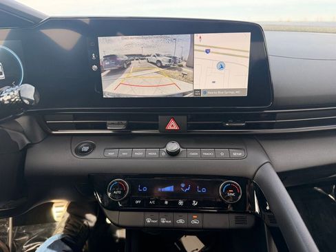 Used 2025 Hyundai Elantra SEL FWD image 19