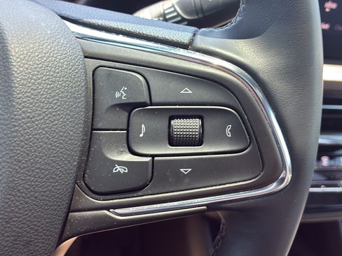 Used 2025 Buick Envista Avenir FWD image 37