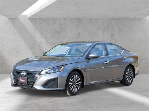 Used 2023 Nissan Altima 2.5 SV image 6