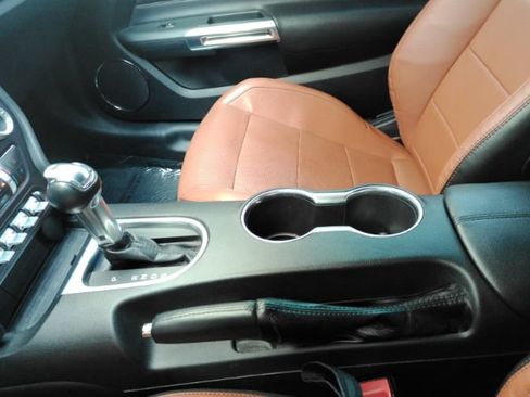 Used 2019 Ford Mustang GT Premium RWD image 38