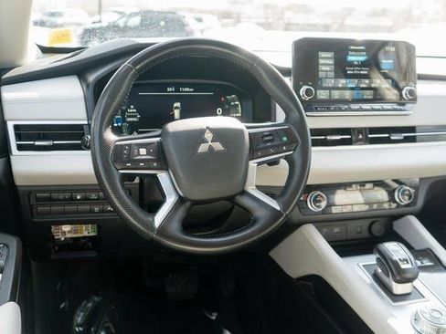 Used 2023 Mitsubishi Outlander 4WD Plug-In Hybrid image 14