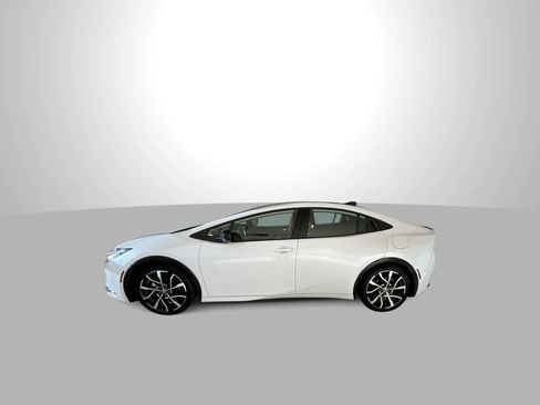 Used 2026 Toyota Prius Plug-In Hybrid FWD image 5