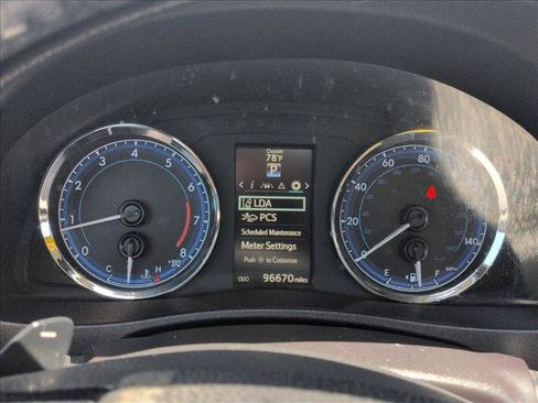Used 2018 Toyota Corolla SE FWD image 11