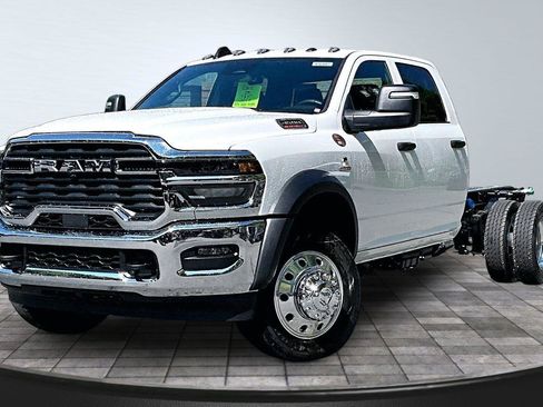 New 2026 RAM 4500 Tradesman w/ Chrome Appearance Group AWD/4WD image 3