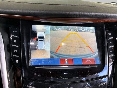 Used 2017 Cadillac Escalade Luxury AWD/4WD image 24