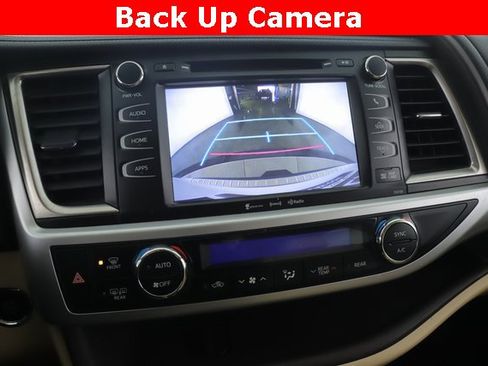 Used 2016 Toyota Highlander XLE image 5