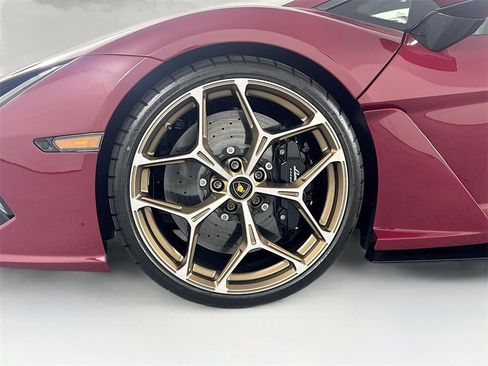 Used 2024 Lamborghini Revuelto image 30