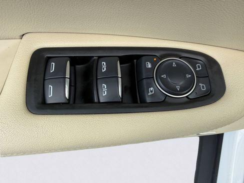 Used 2017 Cadillac XT5 Luxury w/ Driver Awareness Package image 28