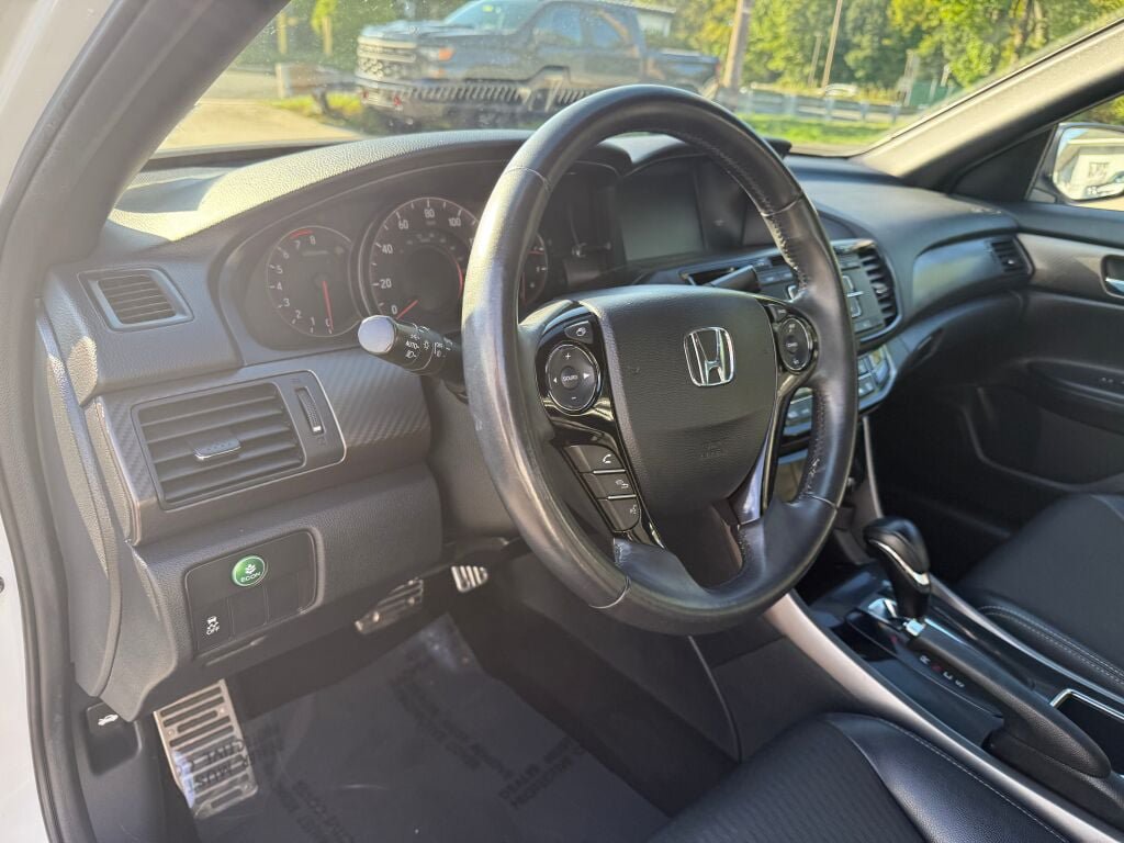 Used 2016 Honda Accord Sport image 11